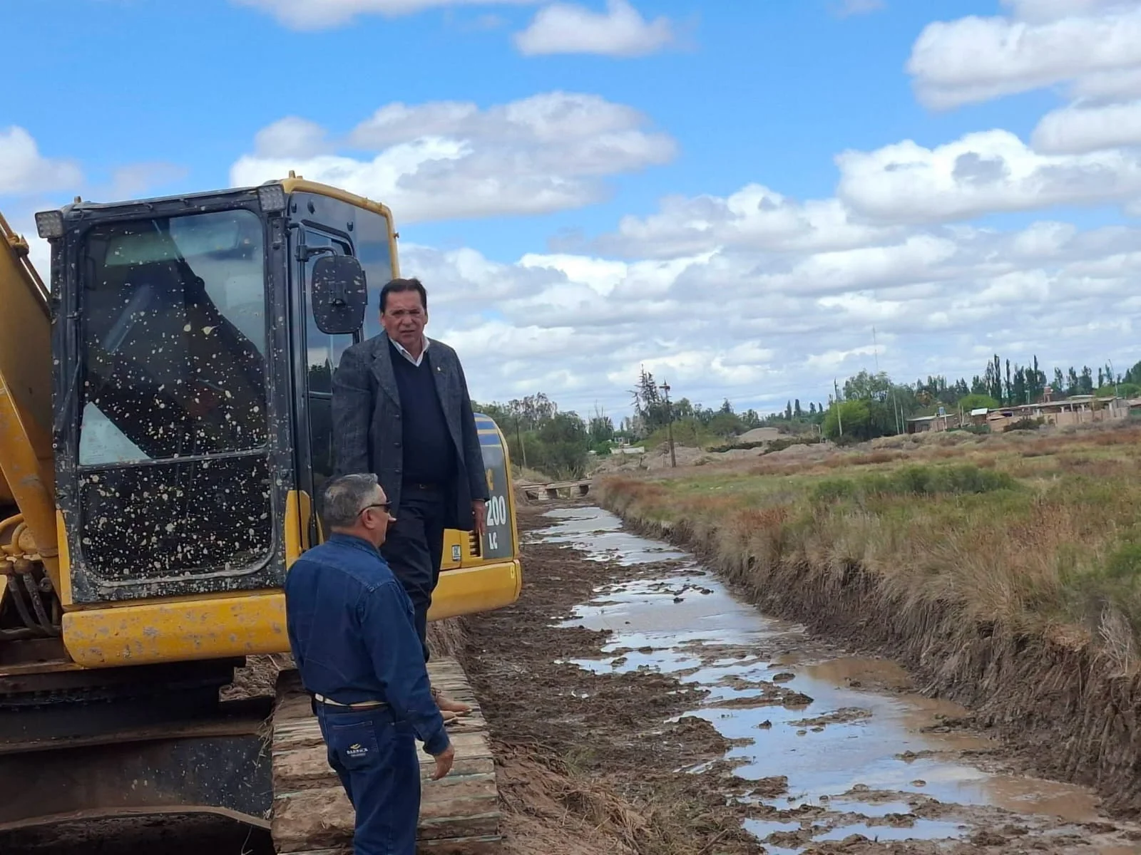 La Municipalidad de Albardón trabaja en la canalización, defensa y limpieza del dren César Plaza